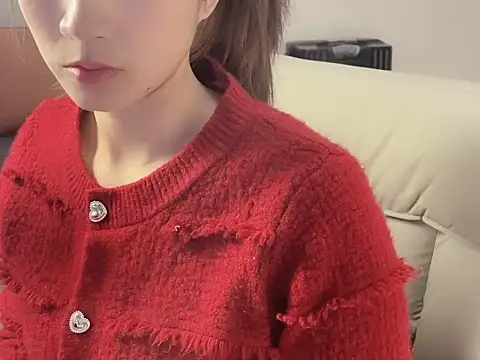 Snapshot of lvy-002 chatting on 11/24/25, 11:54 lvy-002 online show from 11/24/25, 11:54