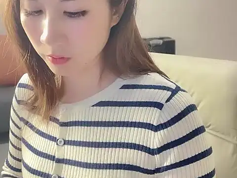 Snapshot of lvy-002 chatting on 11/28/25, 11:35 lvy-002 online show from 11/28/25, 11:35