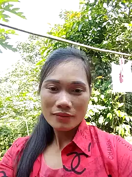 Snapshot of doggy-00 chatting on 10/30/25, 04:14 doggy-00 online show from 10/30/25, 04:14