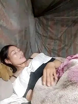 Snapshot of doggy-00 chatting on 11/05/25, 01:33 doggy-00 online show from 11/05/25, 01:33