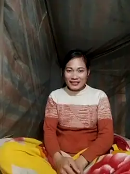 Snapshot of doggy-00 chatting on 11/14/25, 04:44 doggy-00 online show from 11/14/25, 04:44