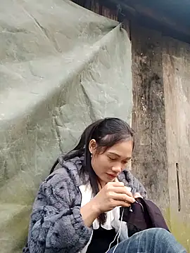 Snapshot of doggy-00 chatting on 11/20/25, 08:36 doggy-00 online show from 11/20/25, 08:36