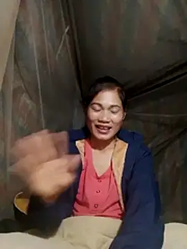 Snapshot of doggy-00 chatting on 11/23/25, 08:47 doggy-00 online show from 11/23/25, 08:47