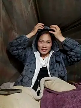 Snapshot of doggy-00 chatting on 11/25/25, 08:53 doggy-00 online show from 11/25/25, 08:53