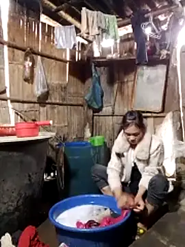 Snapshot of doggy-00 chatting on 12/17/25, 03:45 doggy-00 online show from 12/17/25, 03:45