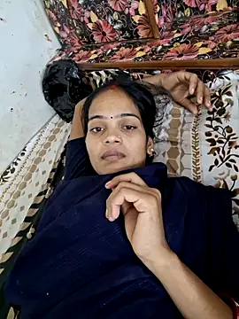 Snapshot of Tamilbhabhi chatting on 10/27/25, 04:11 Tamilbhabhi online show from 10/27/25, 04:11