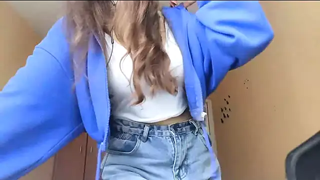 Snapshot of Kimixoo chatting on 10/28/25, 10:41 Kimixoo online show from 10/28/25, 10:41