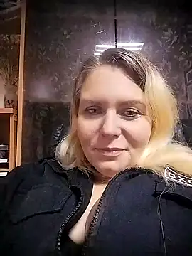 Snapshot of Lana-murr chatting on 10/28/25, 06:43 Lana-murr online show from 10/28/25, 06:43