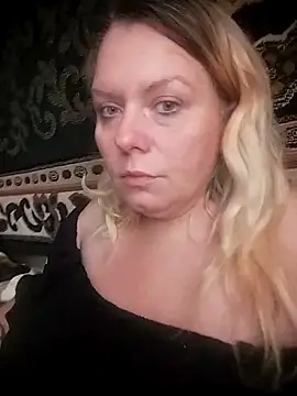 Snapshot of Lana-murr chatting on 10/31/25, 07:09 Lana-murr online show from 10/31/25, 07:09