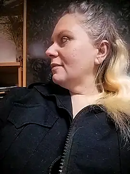 Snapshot of Lana-murr chatting on 11/13/25, 07:02 Lana-murr online show from 11/13/25, 07:02