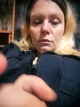 Snapshot of Lana-murr chatting on 12/15/25, 06:56 Lana-murr online show from 12/15/25, 06:56