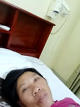 bella-la online show from 11/17/25, 02:23