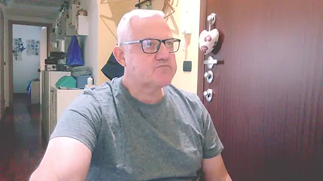 Snapshot of Diegoriv71 chatting on 05/07/26, 04:56 Diegoriv71 online show from 05/07/26, 04:56