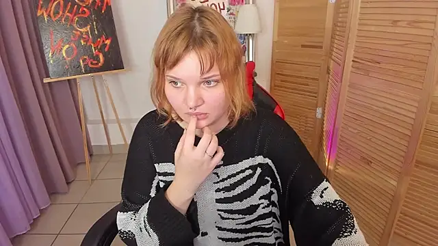 babyyullii online show from 11/10/25, 08:35