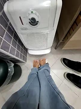 Piediniecollant online show from 11/04/25, 06:56