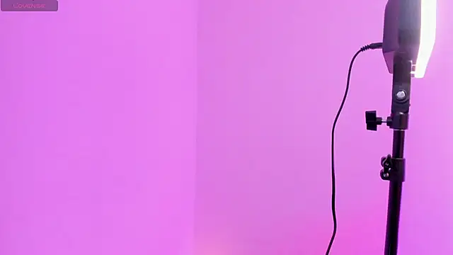 Snapshot of Loana_bdsm chatting on 11/05/25, 10:48 Loana bdsm online show from 11/05/25, 10:48