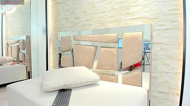 Snapshot of sheinny_brown chatting on 11/26/25, 07:04 sheinny brown online show from 11/26/25, 07:04