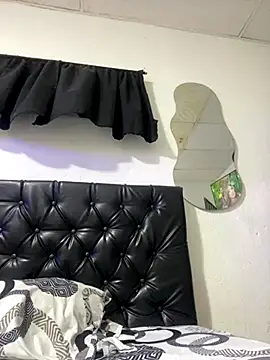 Snapshot of zui_luu chatting on 11/13/25, 04:17 zui luu online show from 11/13/25, 04:17