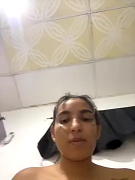 Snapshot of zui_luu chatting on 12/01/25, 05:23 zui luu online show from 12/01/25, 05:23