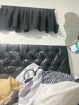 Snapshot of zui_luu chatting on 12/17/25, 05:57 zui luu online show from 12/17/25, 05:57