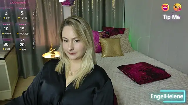 Snapshot of EngelHelene chatting on 10/31/25, 07:04 EngelHelene online show from 10/31/25, 07:04