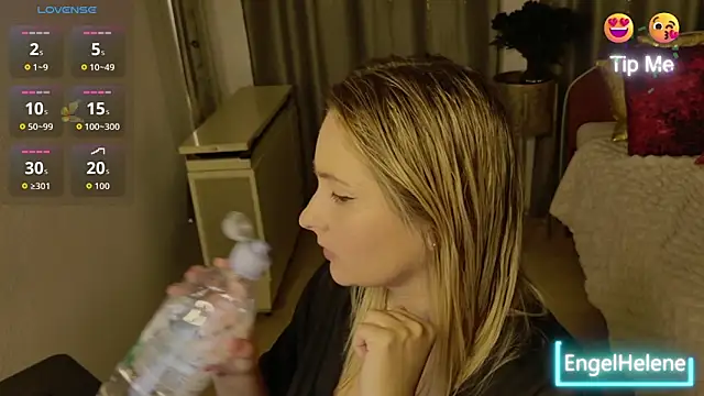 Snapshot of EngelHelene chatting on 11/06/25, 07:04 EngelHelene online show from 11/06/25, 07:04