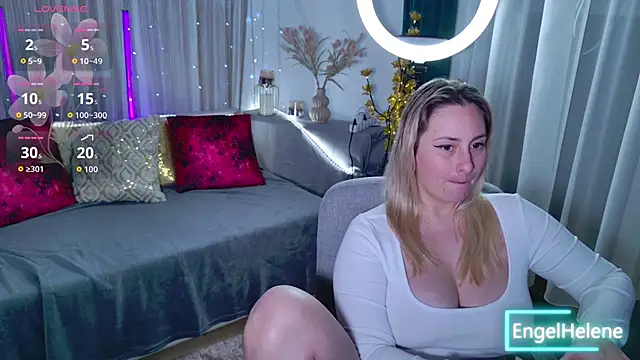 Snapshot of EngelHelene chatting on 11/25/25, 06:41 EngelHelene online show from 11/25/25, 06:41