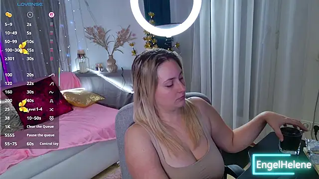 Snapshot of EngelHelene chatting on 11/27/25, 07:05 EngelHelene online show from 11/27/25, 07:05