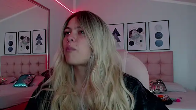 KikiVelvet online show from 01/09/26, 09:27