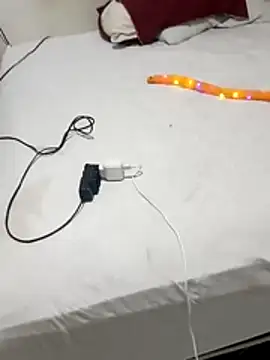 Snapshot of _-_-_-meretriz chatting on 10/27/25, 08:46  - - -meretriz online show from 10/27/25, 08:46