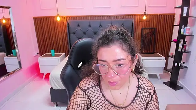 Snapshot of OSNAKELLER chatting on 11/16/25, 02:39 OSNAKELLER online show from 11/16/25, 02:39