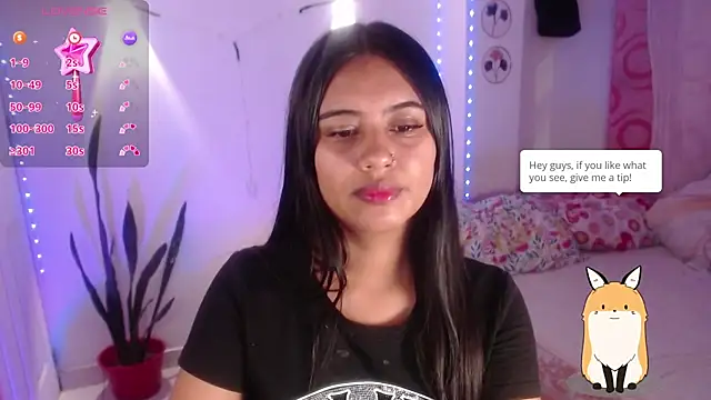 Snapshot of Sussy__22 chatting on 12/15/25, 01:43 Sussy 22 online show from 12/15/25, 01:43