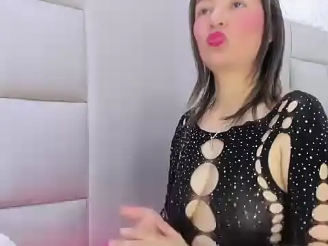 Snapshot of HannMachinne chatting on 11/04/25, 07:35 HannMachinne online show from 11/04/25, 07:35