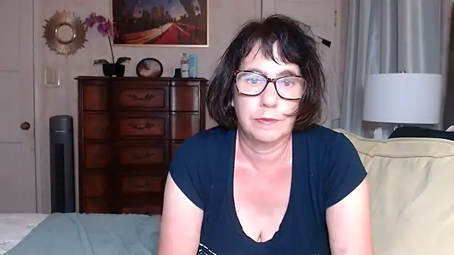 Snapshot of BigbustedBrenda chatting on 11/04/25, 05:01 BigbustedBrenda online show from 11/04/25, 05:01