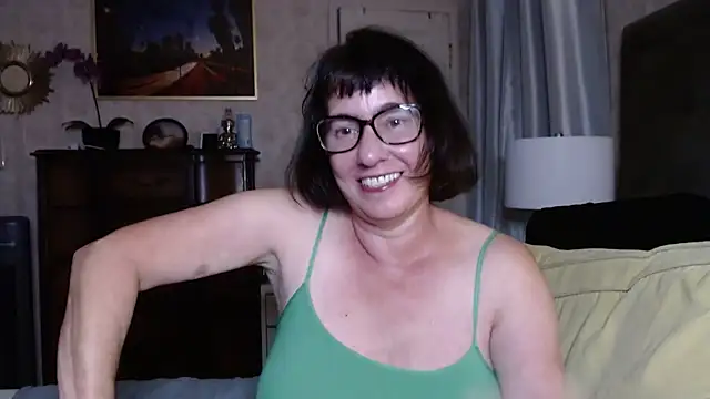 Snapshot of BigbustedBrenda chatting on 11/27/25, 10:45 BigbustedBrenda online show from 11/27/25, 10:45