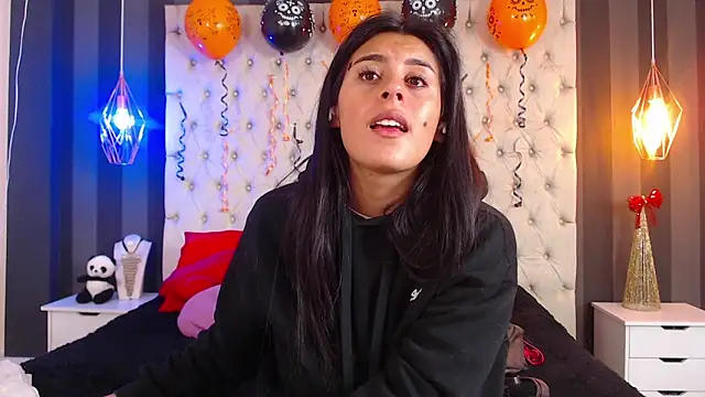 Snapshot of Camile_Petite chatting on 10/29/25, 07:26 Camile Petite online show from 10/29/25, 07:26