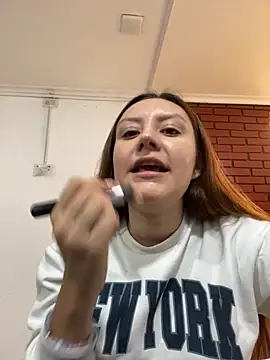 Snapshot of Adrimaretti chatting on 10/29/25, 07:26 Adrimaretti online show from 10/29/25, 07:26