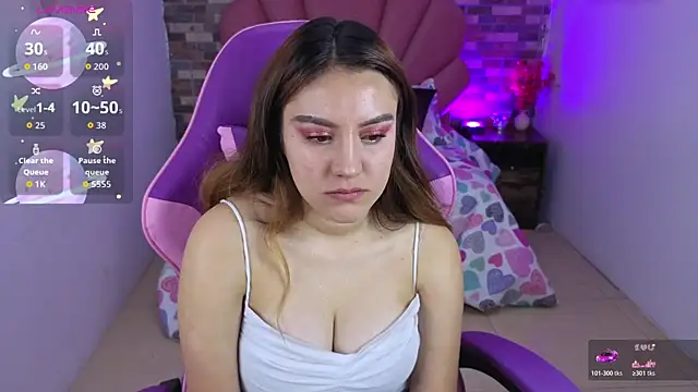 Snapshot of Adrimaretti chatting on 10/31/25, 01:56 Adrimaretti online show from 10/31/25, 01:56