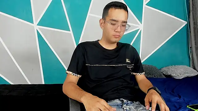 Snapshot of kenny_boy23 chatting on 10/28/25, 07:16 kenny boy23 online show from 10/28/25, 07:16