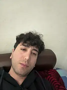 Snapshot of Hernann19 chatting on 12/15/25, 08:35 Hernann19 online show from 12/15/25, 08:35