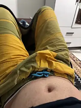 Snapshot of Hernann19 chatting on 12/19/25, 08:38 Hernann19 online show from 12/19/25, 08:38