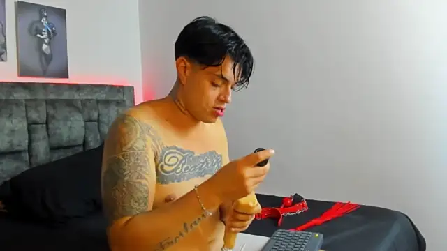 Snapshot of dante_hottx chatting on 12/15/25, 03:22 dante hottx online show from 12/15/25, 03:22