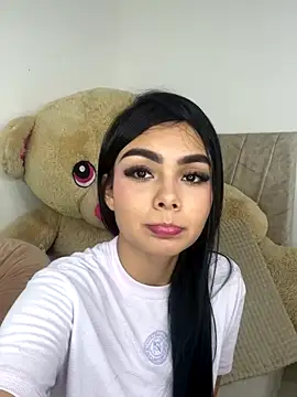 Snapshot of little_emiily_ chatting on 10/28/25, 08:00 little emiily  online show from 10/28/25, 08:00