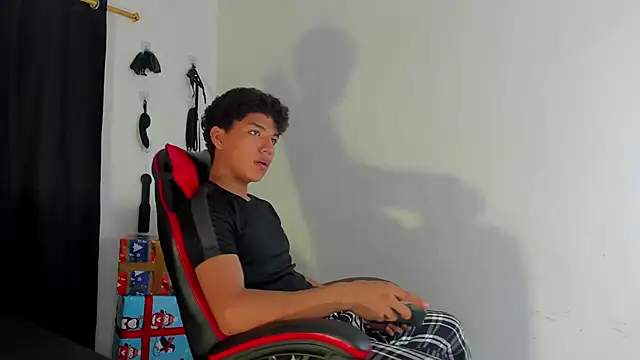 Maximiliano Khalil online show from 12/14/25, 07:51