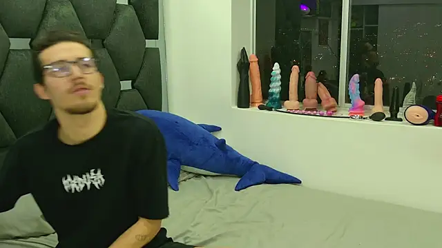 Snapshot of J-Moo chatting on 11/06/25, 02:56 J-Moo online show from 11/06/25, 02:56