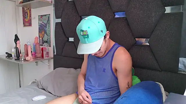 Snapshot of J-Moo chatting on 11/11/25, 03:34 J-Moo online show from 11/11/25, 03:34