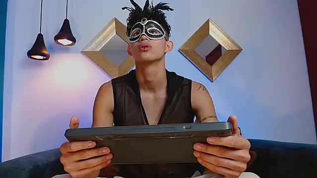 Snapshot of KamiSuarez chatting on 10/30/25, 06:30 KamiSuarez online show from 10/30/25, 06:30