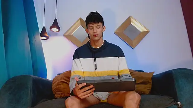 Snapshot of KamiSuarez chatting on 11/01/25, 01:13 KamiSuarez online show from 11/01/25, 01:13