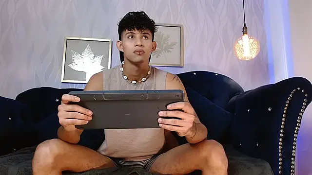 Snapshot of KamiSuarez chatting on 11/05/25, 06:19 KamiSuarez online show from 11/05/25, 06:19