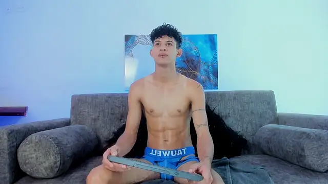 Snapshot of KamiSuarez chatting on 11/25/25, 06:30 KamiSuarez online show from 11/25/25, 06:30